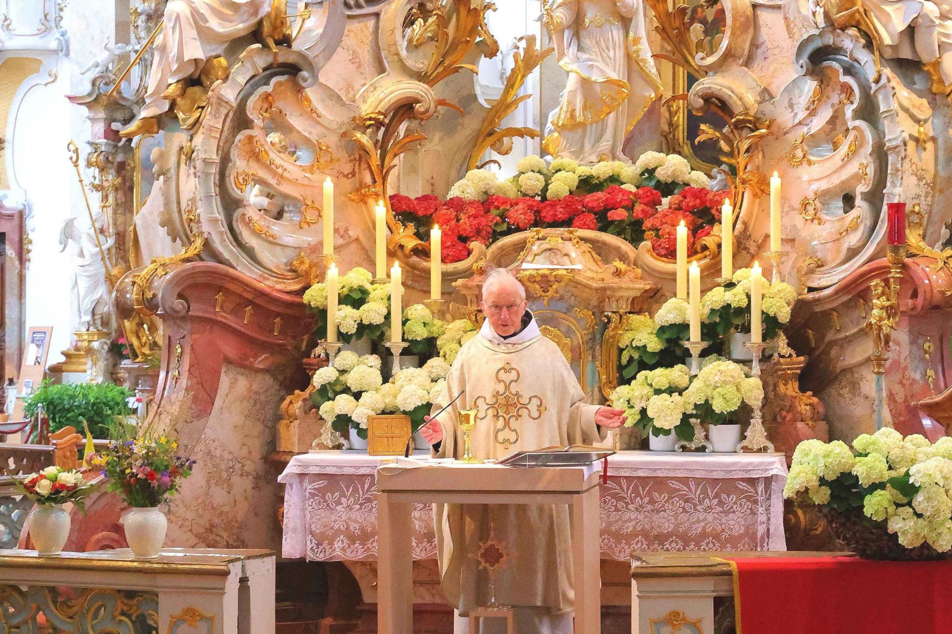 Pater Johannes zelebrierte an seinem Geburtstag den Gottesdienst am Gnadenaltar der Wallfahrtsbasilika in Vierzehnheiligen.