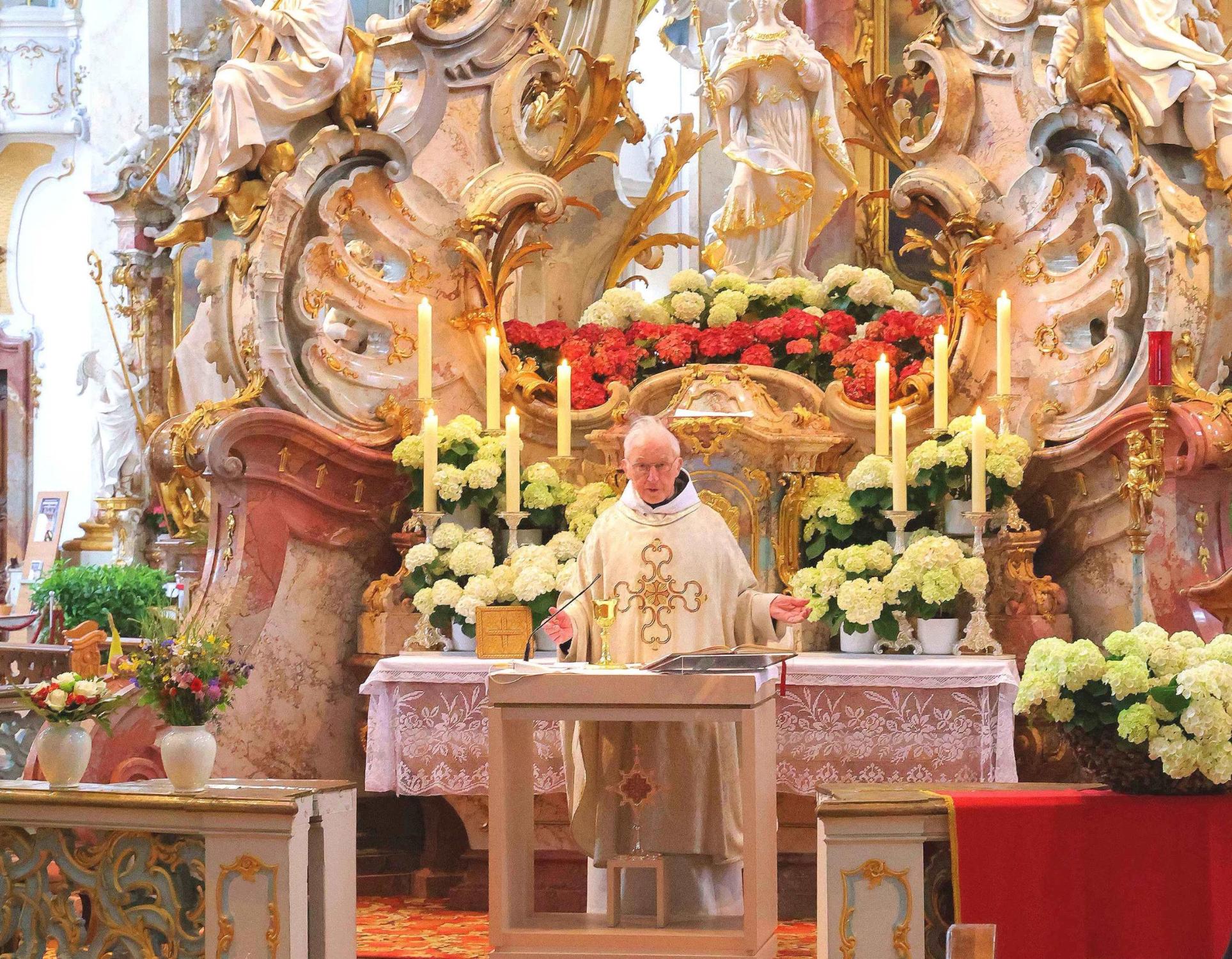 Pater Johannes zelebrierte an seinem Geburtstag den Gottesdienst am Gnadenaltar der Wallfahrtsbasilika in Vierzehnheiligen.