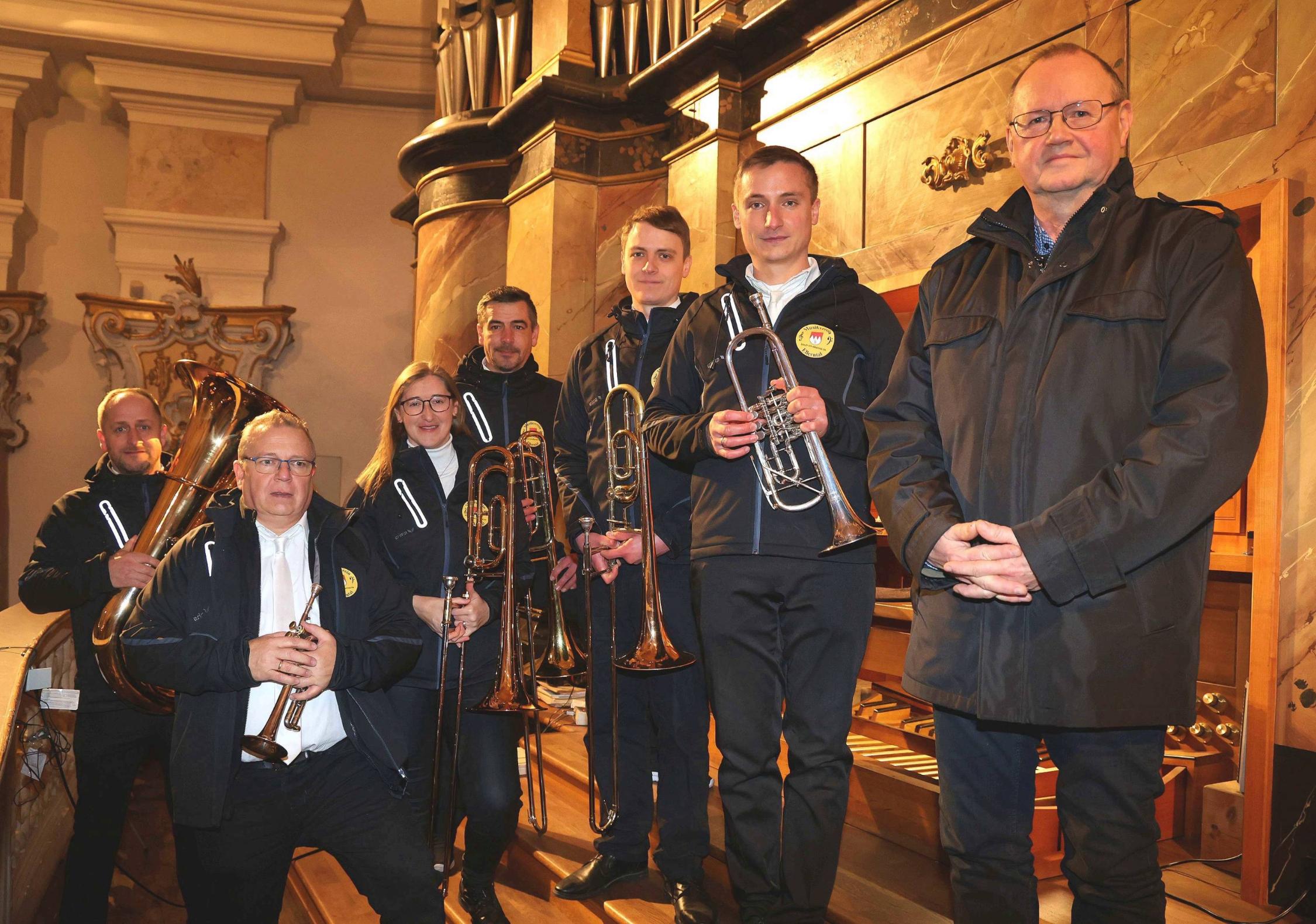 Das 7-köpfiges Blechbläserensemble „BlechKlang“ vom Musikverein Ellerntal sowie Basilikaorganist Georg Hagel gaben an Silvester ein Konzert in Vierzehnheiligen.