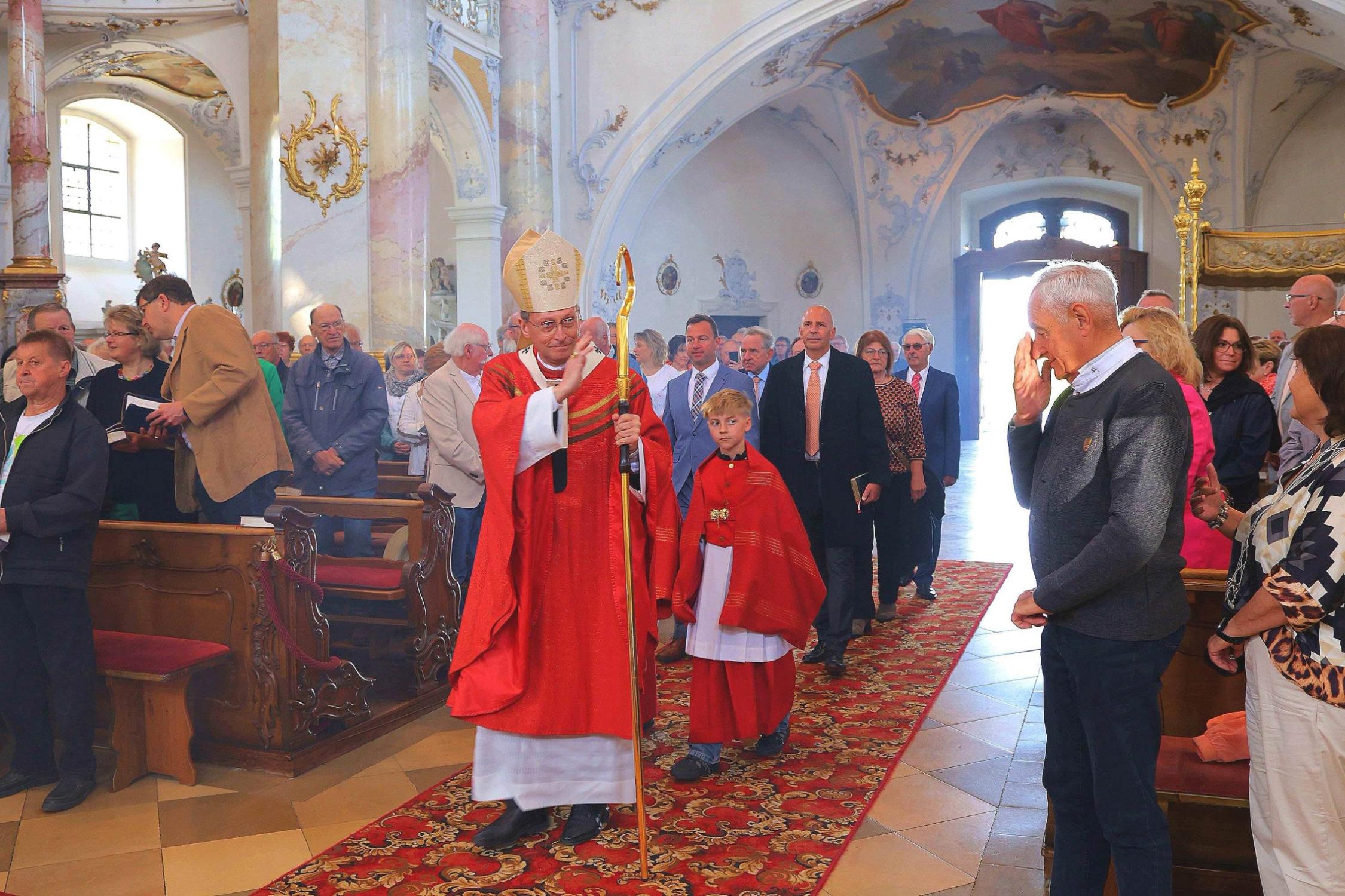 Feierlicher Einzug Kirchliche und weltliche Würdenträger, darunter Erzbischof Herwig Gössl kamen zum Vierzehnheiligenfest.