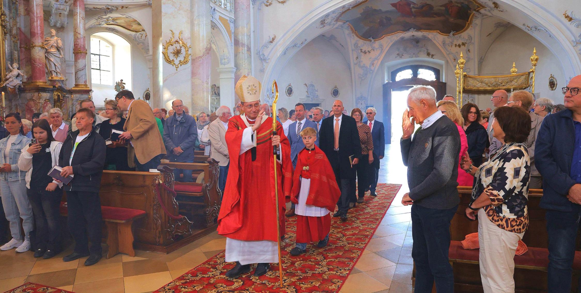Feierlicher Einzug Kirchliche und weltliche Würdenträger, darunter Erzbischof Herwig Gössl kamen zum Vierzehnheiligenfest.