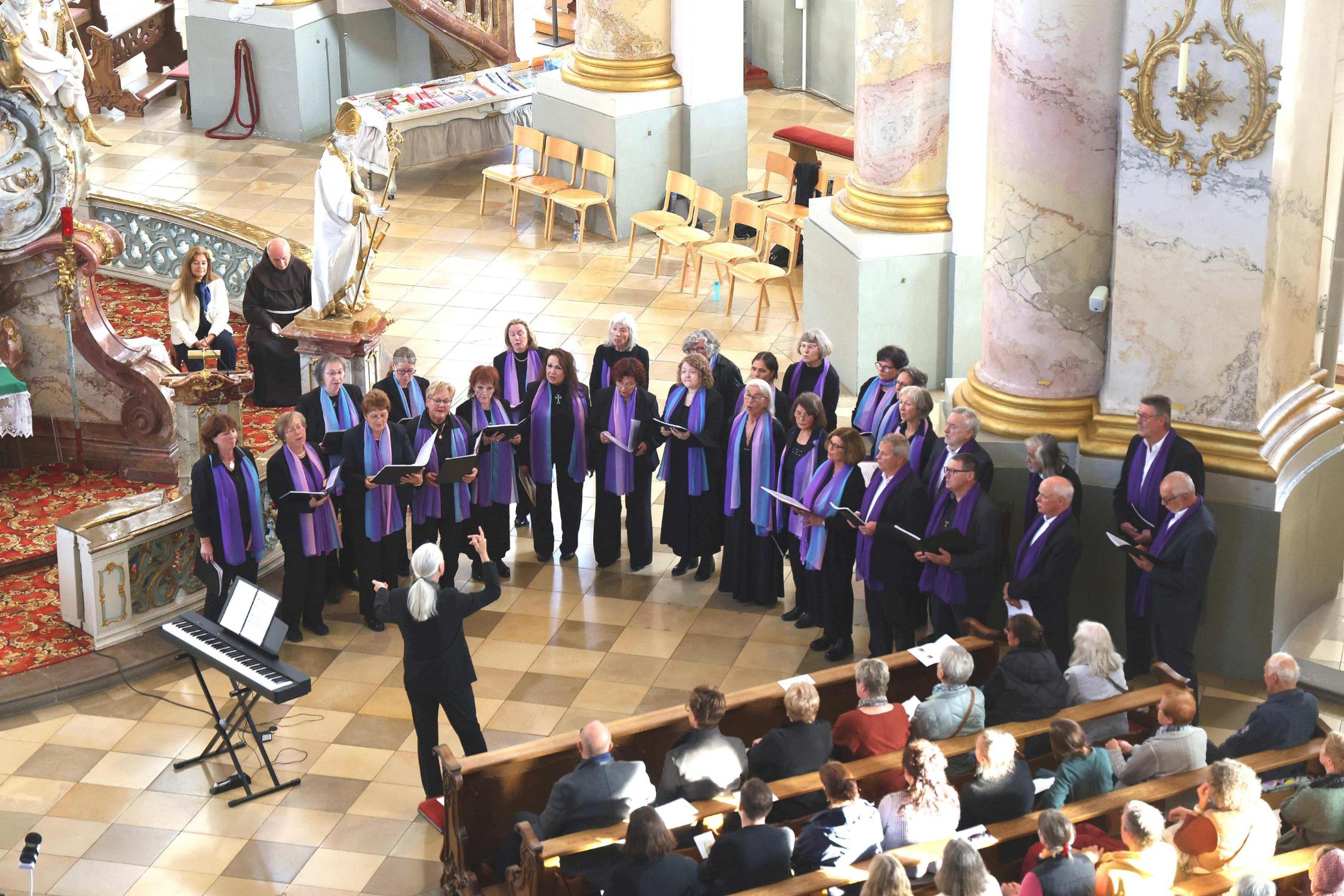 Der Gospelchor der Kirchengemeinde Schmölz erfreute unter der Leitung von Chorleiter Gary O´Connell in der Basilika Vierzehnheiligen.