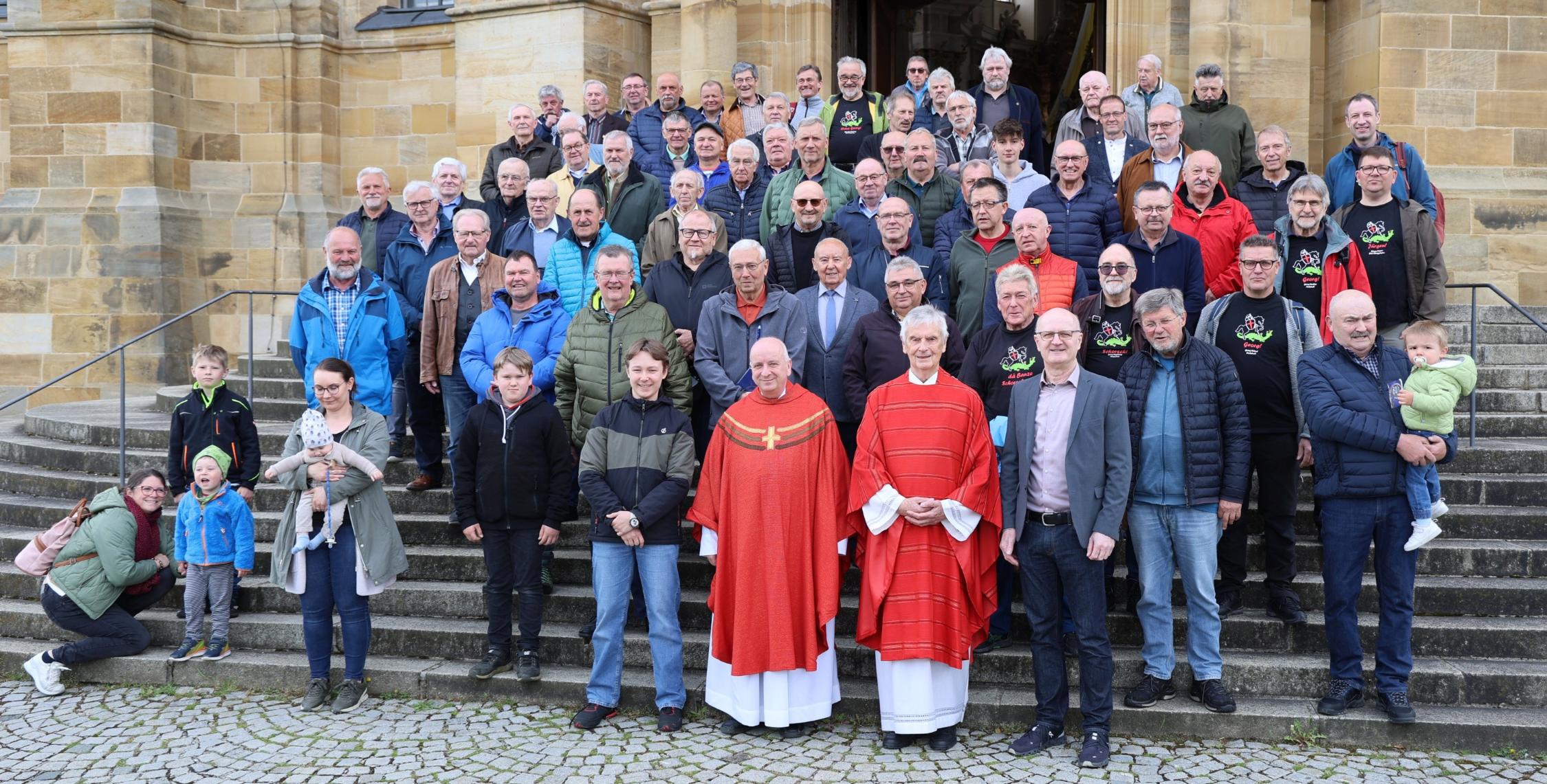 Namenstag gemeinsam begehen: Über 200 „Görchn“ feierten einen festlichen Gottesdienst in der Basilika Vierzehnheiligen, den der Guardian Pater Maximilian zusammen mit Pfarrer Reinhard Georg Strauch aus Bayreuth zelebrierte.