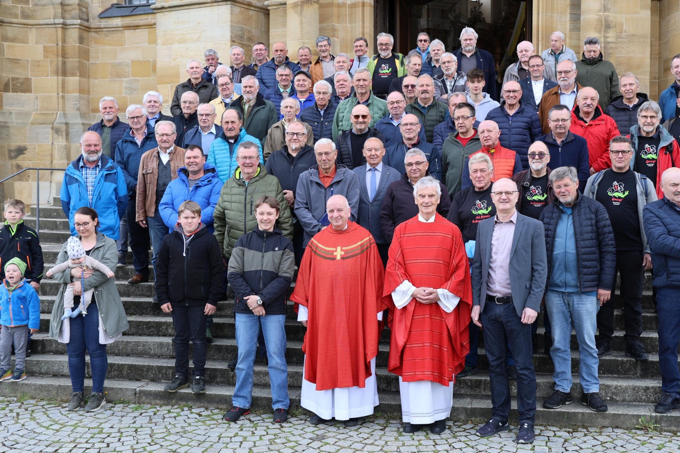 Namenstag gemeinsam begehen: Über 200 „Görchn“ feierten einen festlichen Gottesdienst in der Basilika Vierzehnheiligen, den der Guardian Pater Maximilian zusammen mit Pfarrer Reinhard Georg Strauch aus Bayreuth zelebrierte.