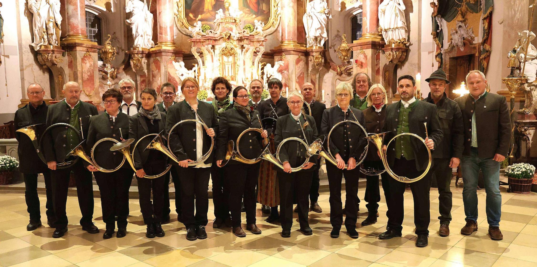 Die Parforcegruppe des Bayerischen Jagdschutz- und Jägervereins Lichtenfels und Basilikaorganist Georg Hagel bereicherten musikalisch die Hubertusmesse.