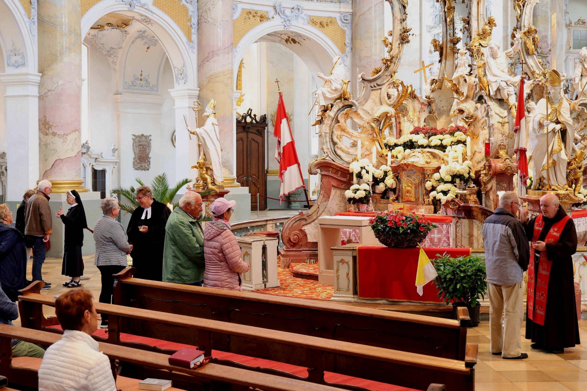 Höhepunkt des ökumenischen Segnungs- und Salbungsgottesdienstes war die Salbung mit der evangelischen Pfarrerin Raphaela Holzinger, Guardian Pater Maximilian und Schwester Alexia.