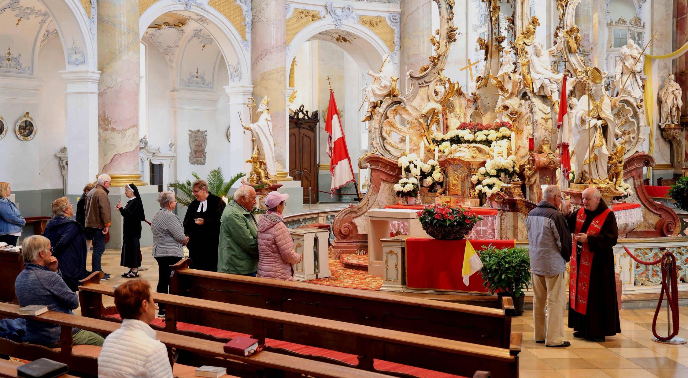 Höhepunkt des ökumenischen Segnungs- und Salbungsgottesdienstes war die Salbung mit der evangelischen Pfarrerin Raphaela Holzinger, Guardian Pater Maximilian und Schwester Alexia.