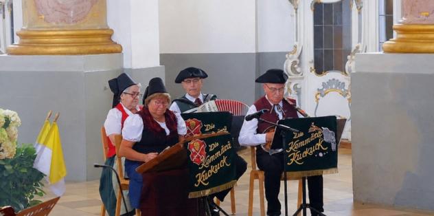 Mit Akkordeon, Hackbrett, Mandoline und Gesang bereicherten die „Kemmärä Kuckuck“ mit ihrem Leiter Hans-Dieter Ruß das fränkische Mariensingen mit besinnlichen Tön