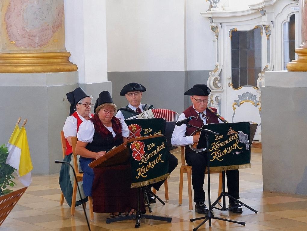 Mit Akkordeon, Hackbrett, Mandoline und Gesang bereicherten die „Kemmärä Kuckuck“ mit ihrem Leiter Hans-Dieter Ruß das fränkische Mariensingen mit besinnlichen Tön