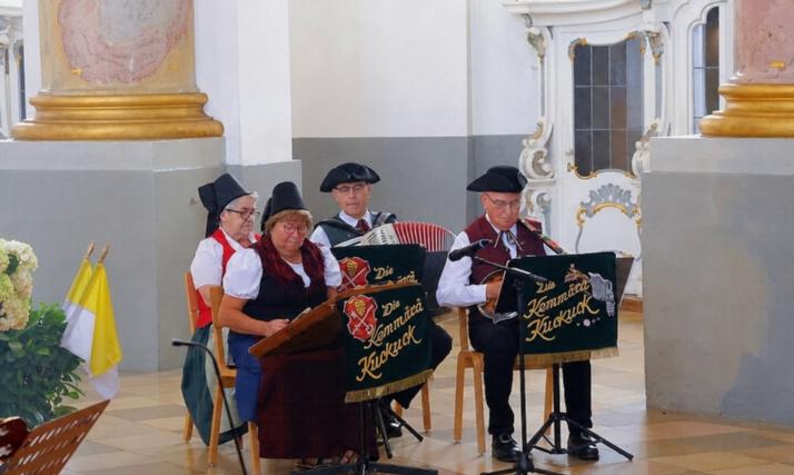 Mit Akkordeon, Hackbrett, Mandoline und Gesang bereicherten die „Kemmärä Kuckuck“ mit ihrem Leiter Hans-Dieter Ruß das fränkische Mariensingen mit besinnlichen Tön