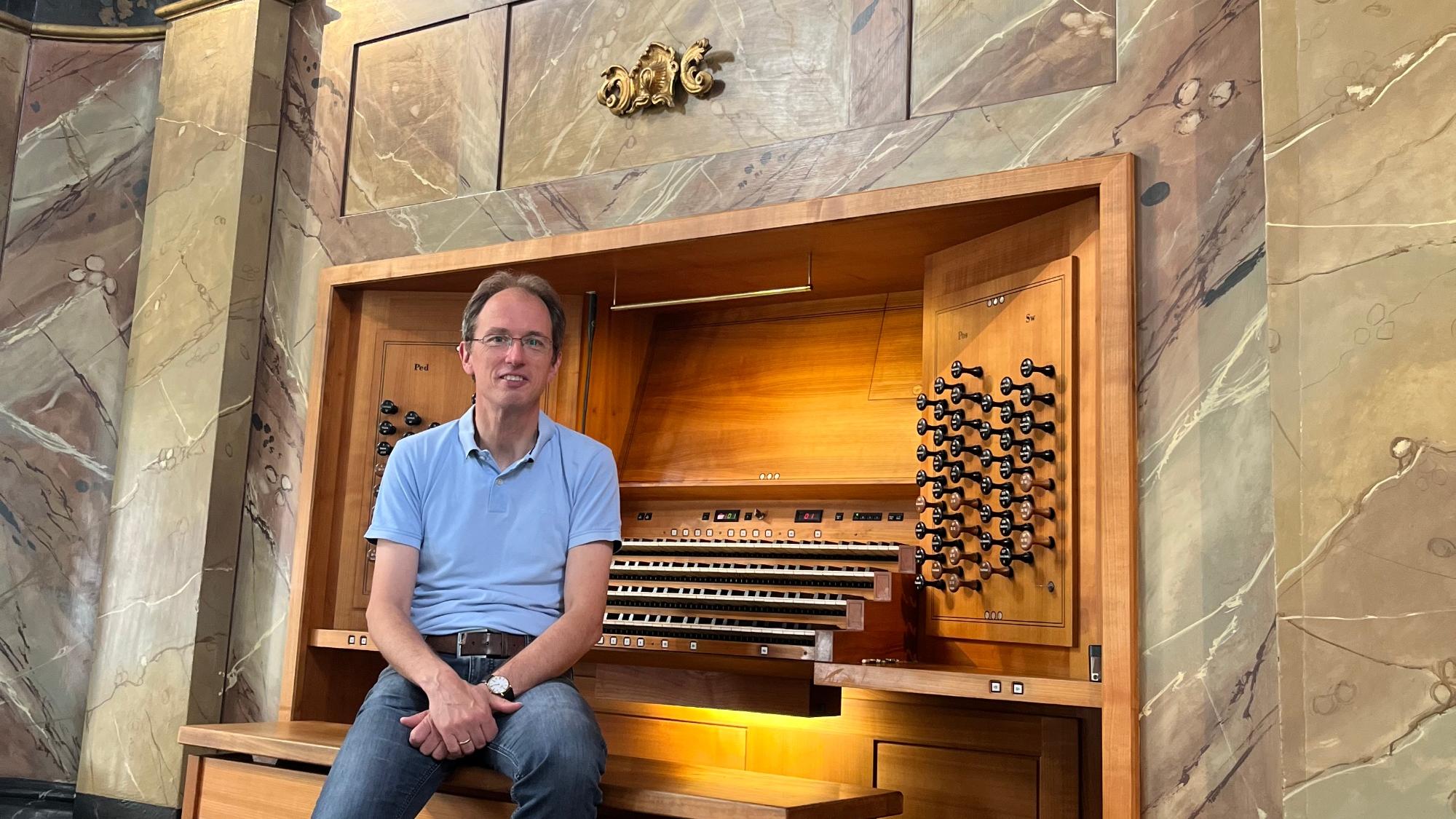 Organist Dr. Markus Blomenhofer