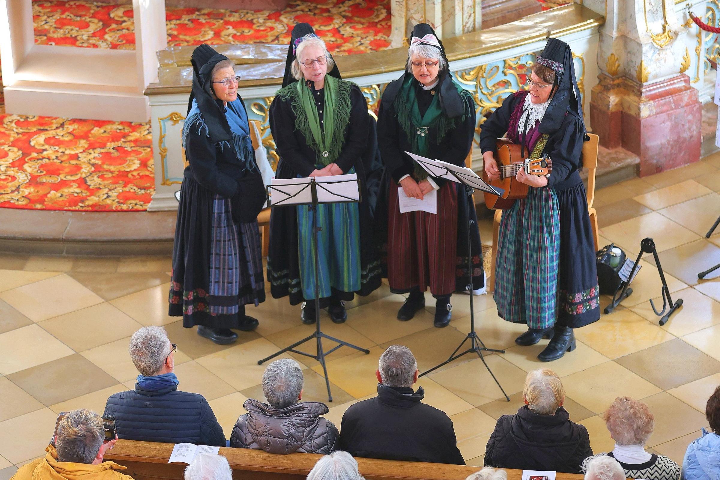 Die „Kronicher Maala“, die ihre Lieder, wie die anderen Musikanten auch, allesamt im fränkischen Dialekt sangen.