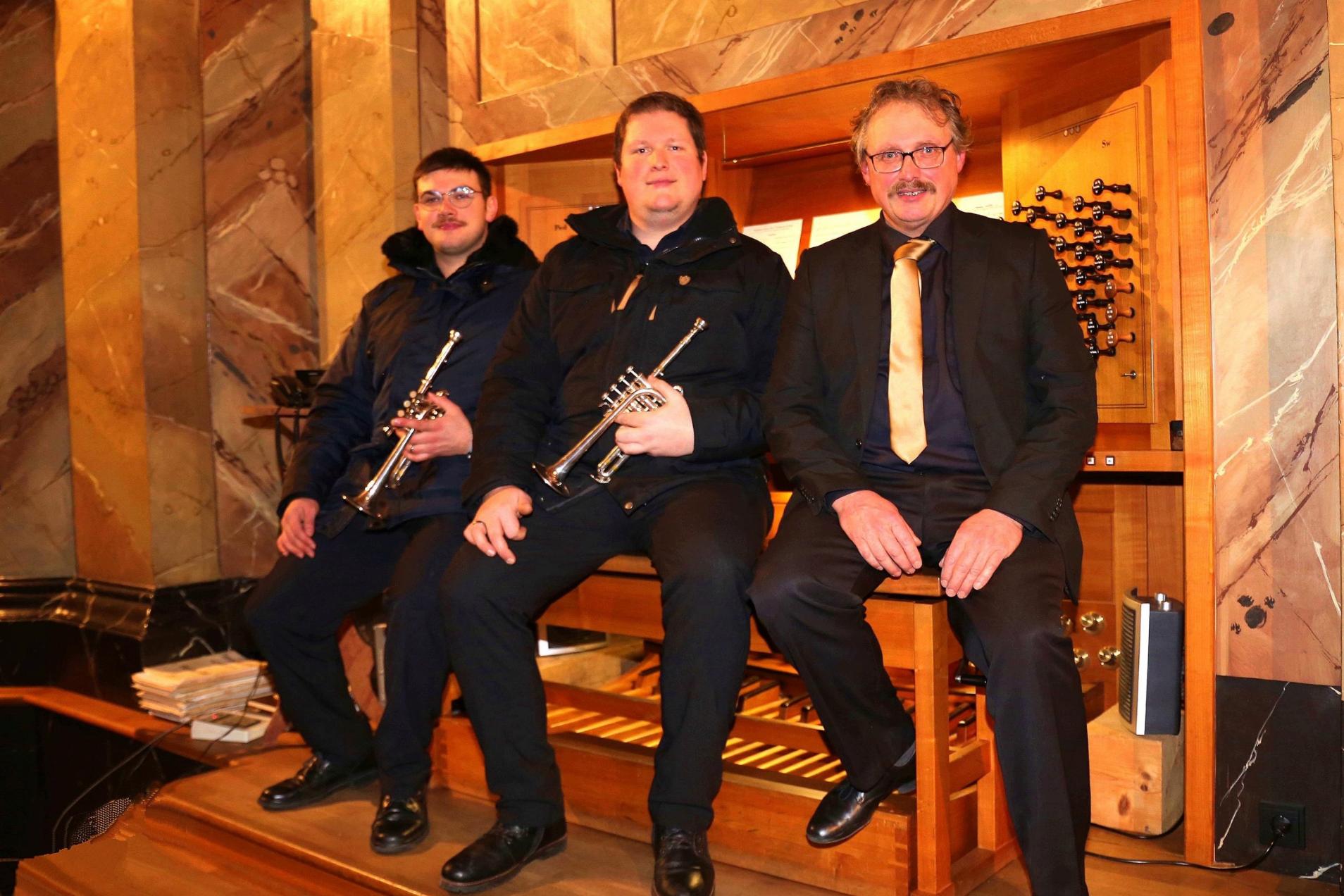 Die Trompeter Maximilian Förtsch aus Scheßlitz und Michael Philipp aus Breitengüßbach sowie an der Orgel der Dekanatskantor aus Volkach, Karl-Heinz Sauer gaben an Silvester ein Konzert in Vierzehnheiligen.