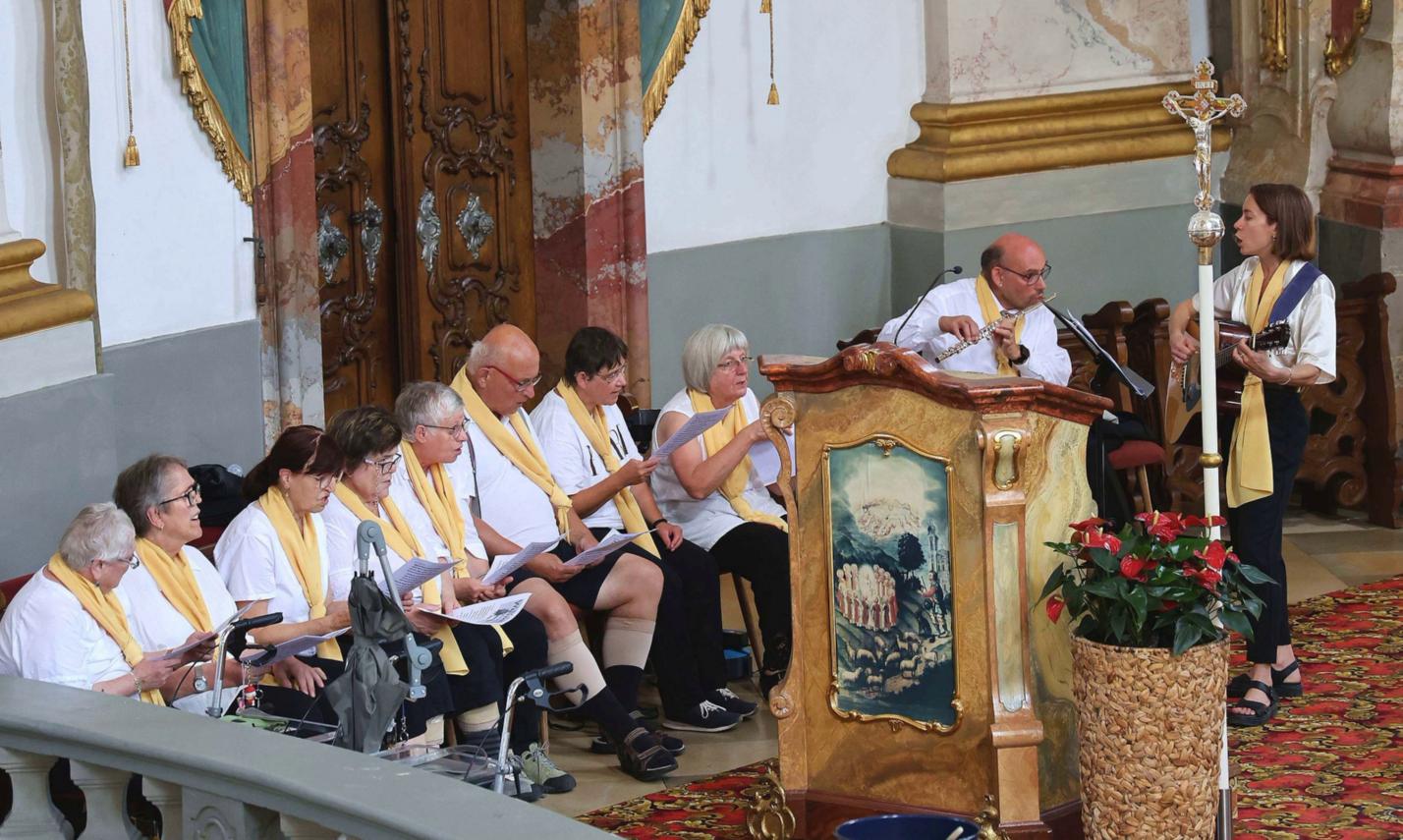 An der Gestaltung des Gottesdienstes in der Basilika beteiligten sich der Regens-Wagner-Chor aus Burgkunstadt.
